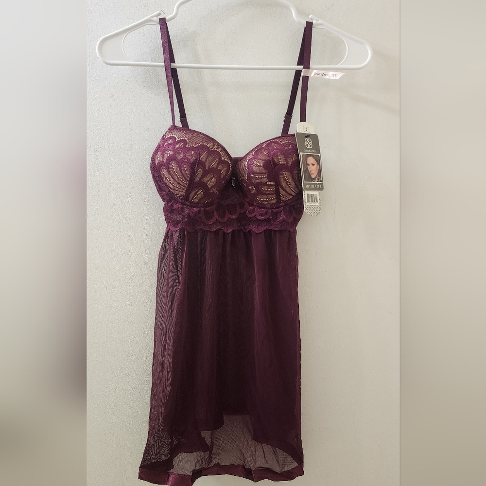 New‎ Daysi Fuentes Elegant Lace Burgundy Babydoll, Size Small.